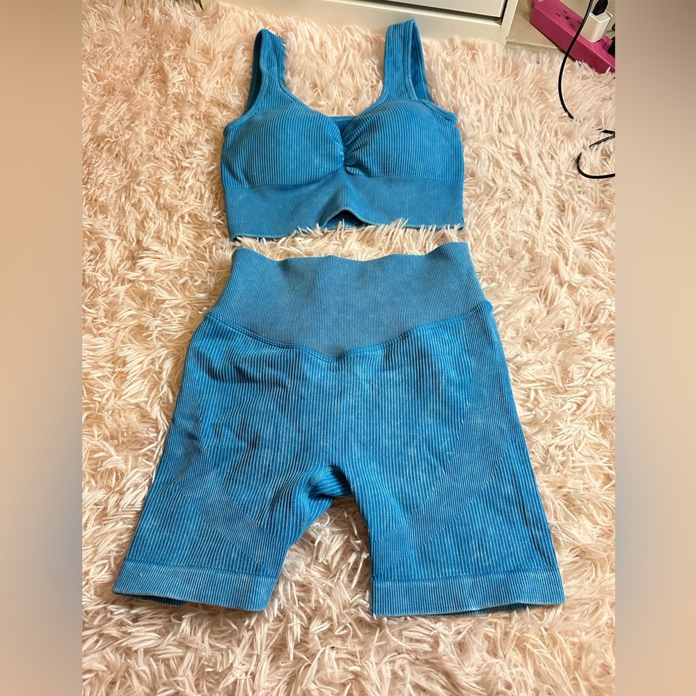 Amazon set sports bra and shorts 😊